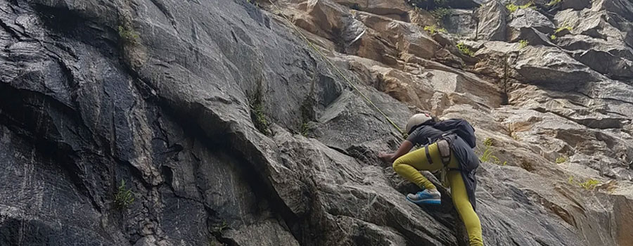 Rock climbing in Jogikhola